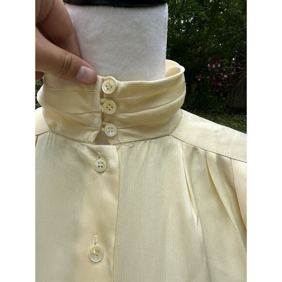 Vintage Liz Claiborne Satin Button Neck Office Blouse Light Yellow S 8 Polyester - Picture 6 of 12